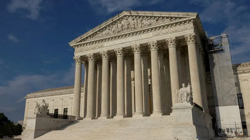 Suprema Corte dos EUA barra tentativa de Trump e mantém tratamentos para presos transgênero